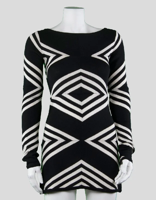 Alice + Olivia Black and White Geometric Patterned Mini Dress - X-Small Chic Pleated Mini Dress